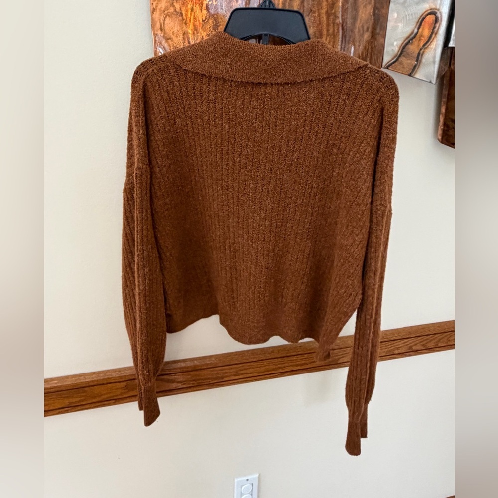 Brown sweater with collar - size large - Picture 2 of 5